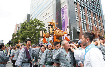 <br />
<b>Warning</b>:  Undefined variable $nihonbashi_yon in <b>/var/www/vhosts/kandamatsuri.com/httpdocs/include/pages/mikoshimiyairi.php</b> on line <b>378</b><br />
<br />
<b>Warning</b>:  Trying to access array offset on value of type null in <b>/var/www/vhosts/kandamatsuri.com/httpdocs/include/pages/mikoshimiyairi.php</b> on line <b>378</b><br />
